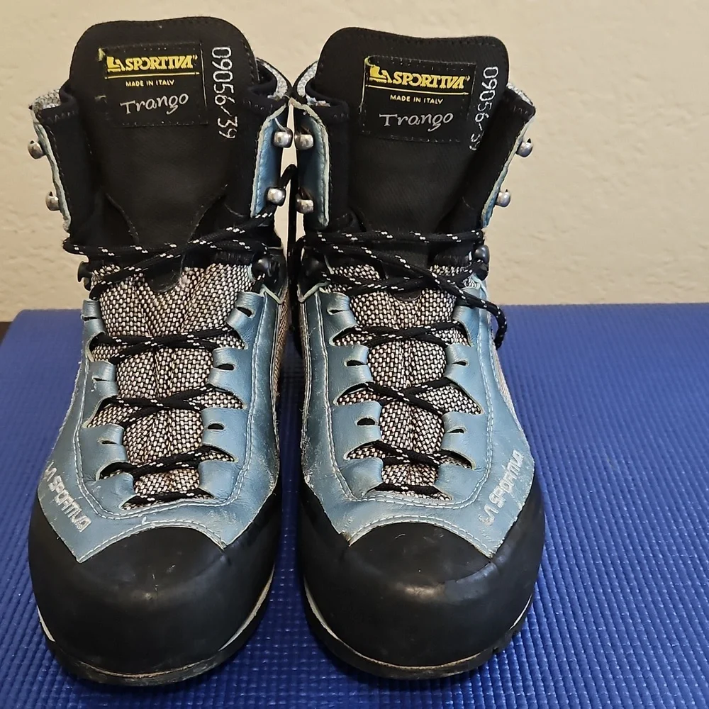 La Sportiva Hiking Boots, Size 7.5+ - Picture 15 of 16